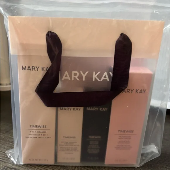 New Mary Kay Timewise Set - Picture 3 of 3